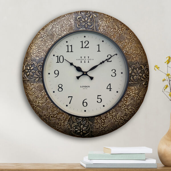 Brass Fitted Antique Wall Clock for Home and Living Room
