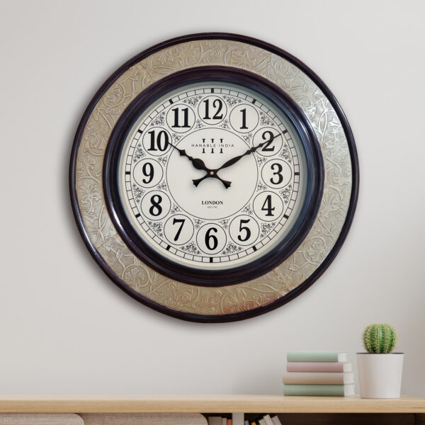 Metal Fitted Antique Wall Clock for Home and Living Room
